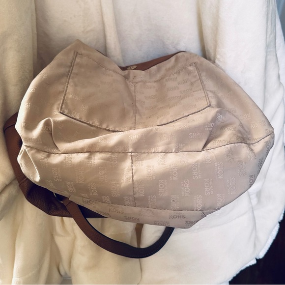 Michael Kors slouchy Fulton style shoulder bag in caramel brown - Picture 15 of 16